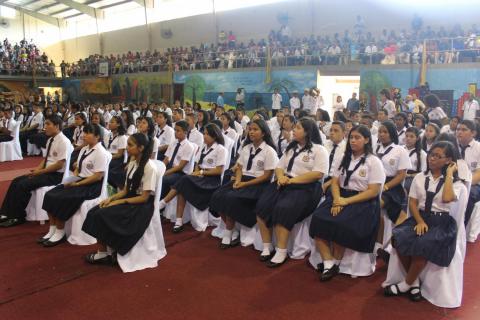 Estudiantes culminan estudios de Pre-Media en el Instituto Nacional
