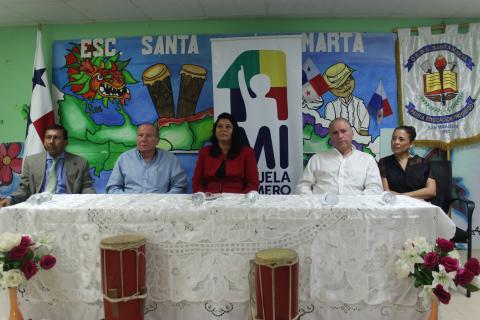 empresa y representante del colegio
