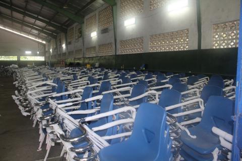 Meduca inicia distribución de sillas para escuelas de Panamá Centro