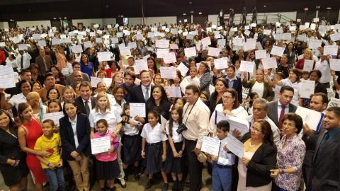 Presidente Varela entrega certificaciones a 286 Centros Escolares Oficiales Bilingües