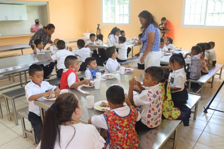Estudiar Sin Hambre, programa que impacta positivamente más de 193 mil estudiantes