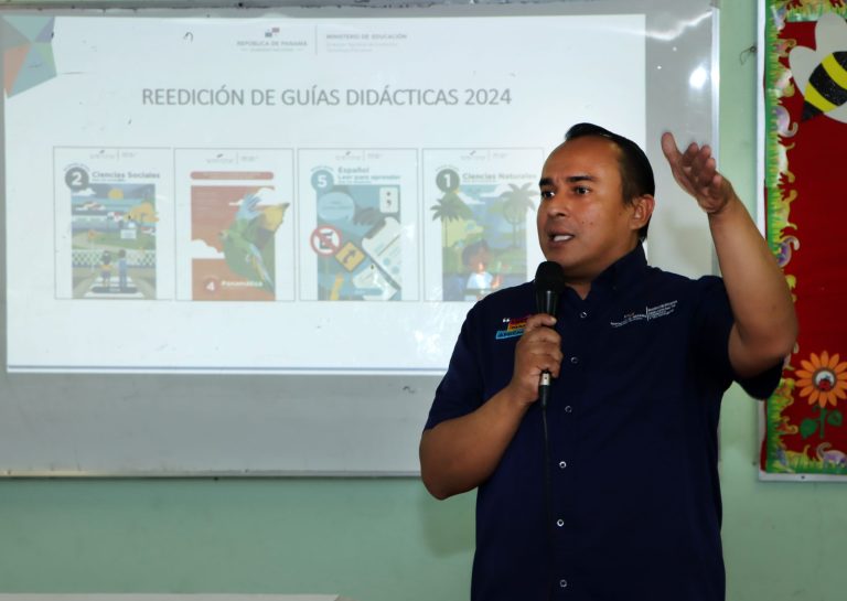 Docentes de la escuela Presidente John F. Kennedy reciben inducción sobre planificación escolar