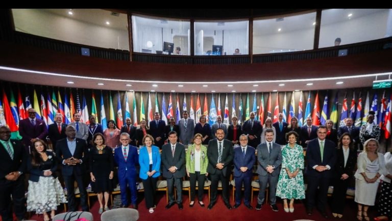 Panamá participa en cumbre regional de educación