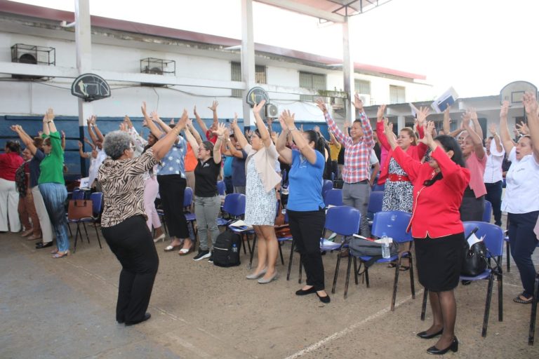 Capacitadores Participan en Taller del Programa “Escuela para Padres”