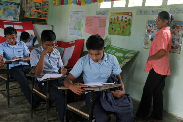Estudiantes de premedia y media del sector oficial inician clases el 11 de marzo