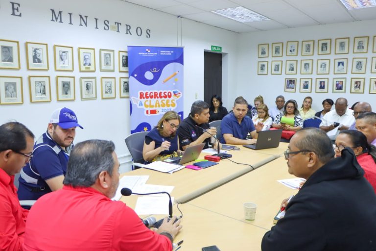 Meduca realiza primera Mesa Bilateral con gremios docentes