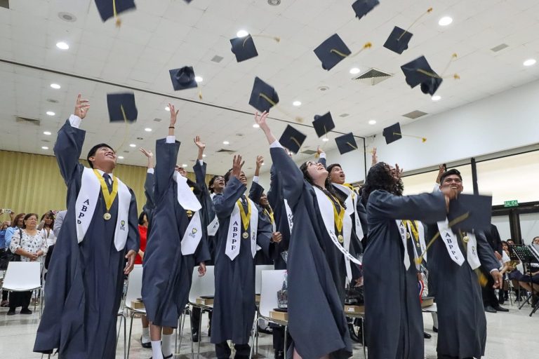 Tercera promoción de la Academia Bilingüe Panamá para el Futuro la componen 18 estudiantes