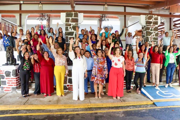 Meduca oficializa el programa Escuela para Padres
