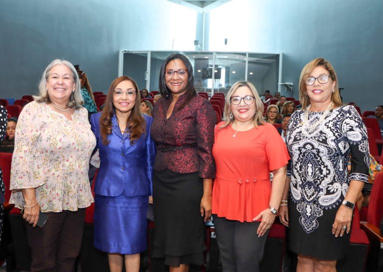 Viceministra Cotes participa en instalación de Comisión de la Mujer