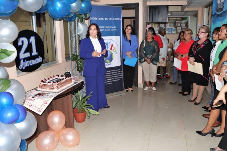 Dirección de Educación Básica General celebran su aniversario #21