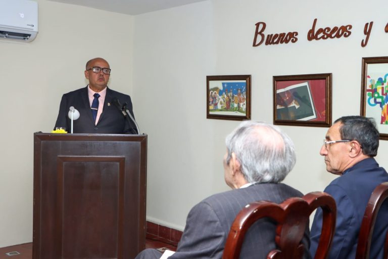 Con un discurso del léxico interiorano, ingresa a la Academia de la Lengua, el D. Melquiades Villarreal Castillo