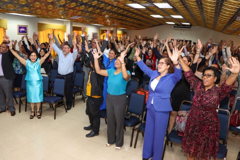 Escuelas particulares recibirán taller del programa Escuela para Padres
