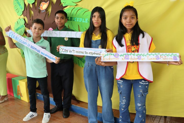 Estudiantes celebran la Semana de la Resiliencia