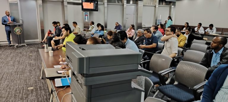 Explican funciones del Meduca SIG ante diputados de la Asamblea
