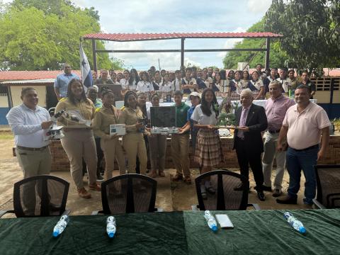 Meduca entrega laboratorios científicos a 21 institutos profesionales y técnicos