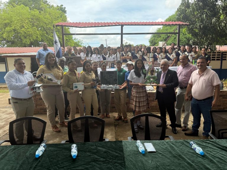 Meduca entrega laboratorios científicos a 21 institutos profesionales y técnicos-1