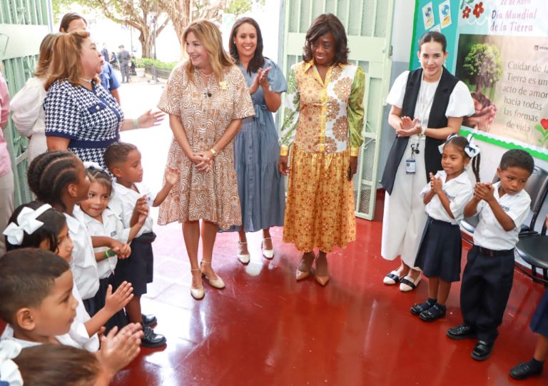 Una renovada escuela abre sus puertas para los niños de San Felipe