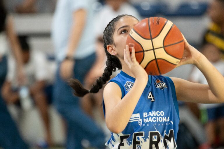 Dura lucha para alcanzar semis en baloncesto y voleibol