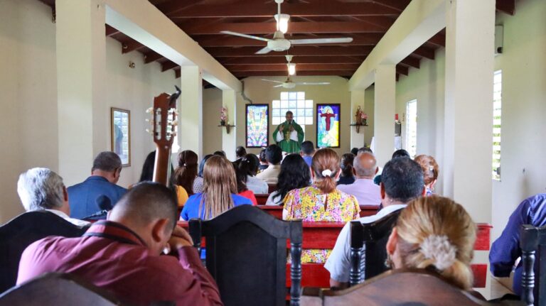 Misa de Acción de Gracias por el Retorno de los Estudiantes