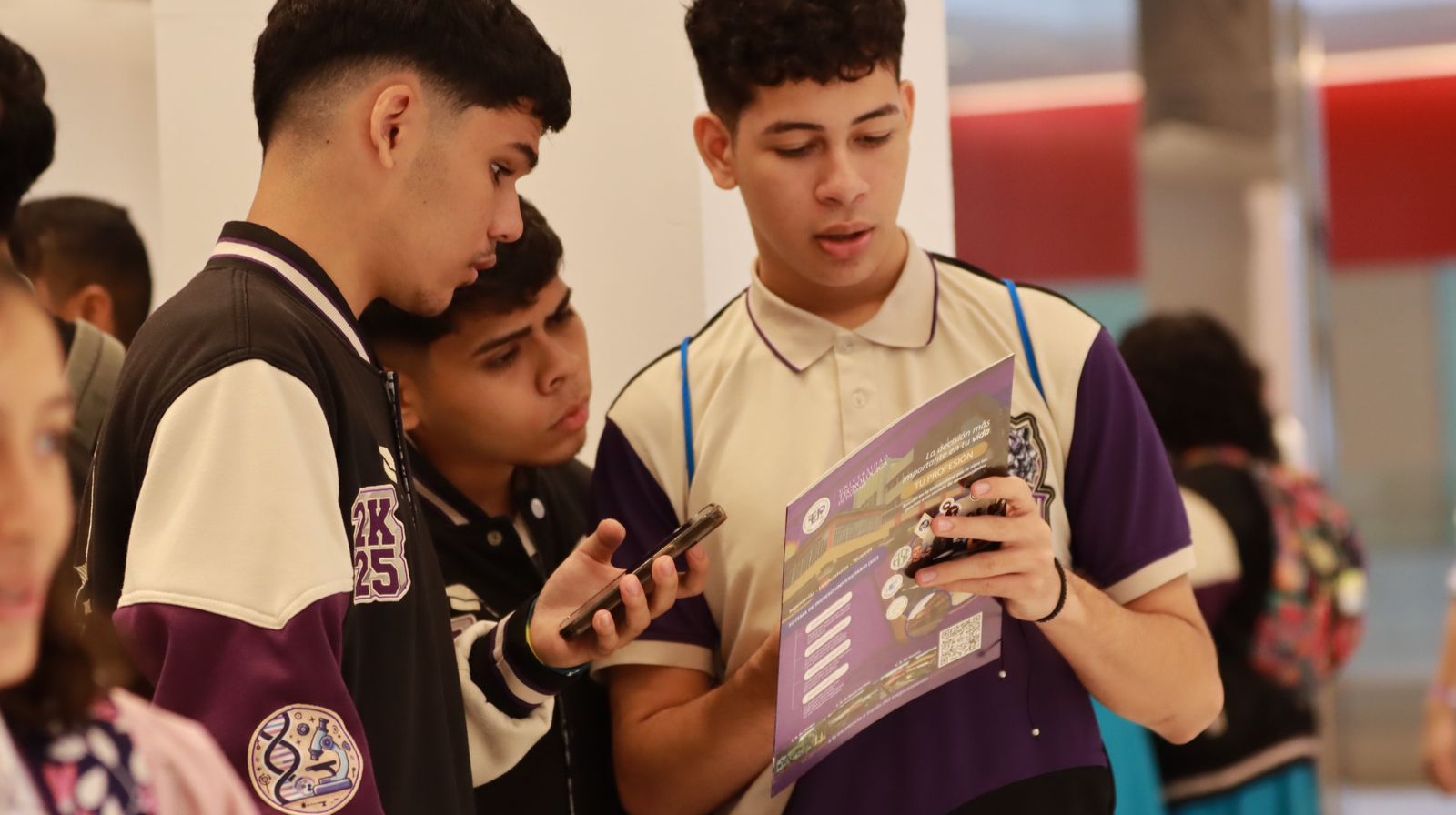 Cientos de estudiantes acuden al primer día de la Expo Vocacional Futuro 360 2025-07-01 at 2.47.21 PM