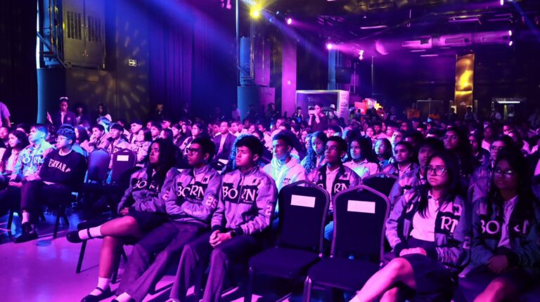Cientos de estudiantes acuden al primer día de la Expo Vocacional Futuro 360