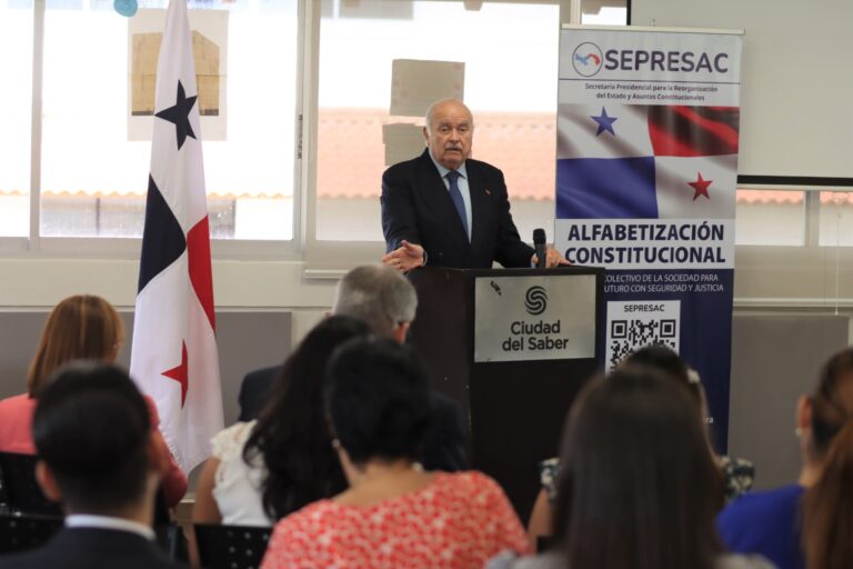 Funcionarios del Meduca reciben inducción sobre Alfabetización Constitucional